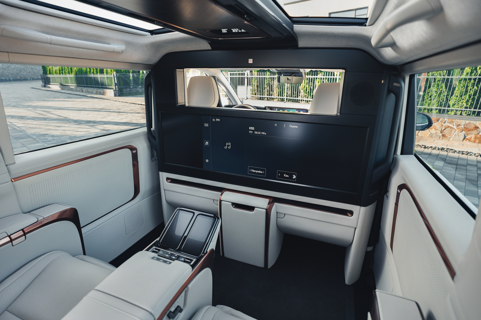 2026 lexus LM gallery 001 exterior